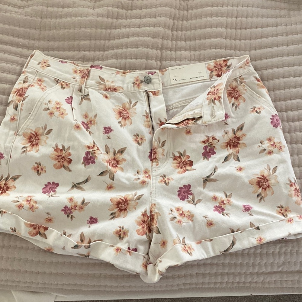 American eagle mom short
